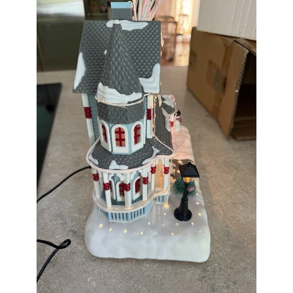 Avon 2001 Christmas Holiday Splendor Fiber Optic Color Changing Light Up House - Picture 8 of 10